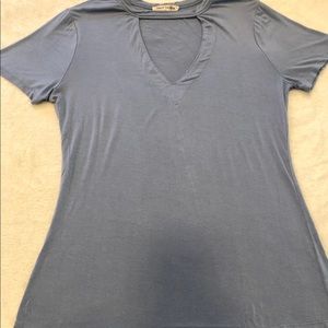 V Neck Women’s Shirt Size: Medium (M) Color: Blue